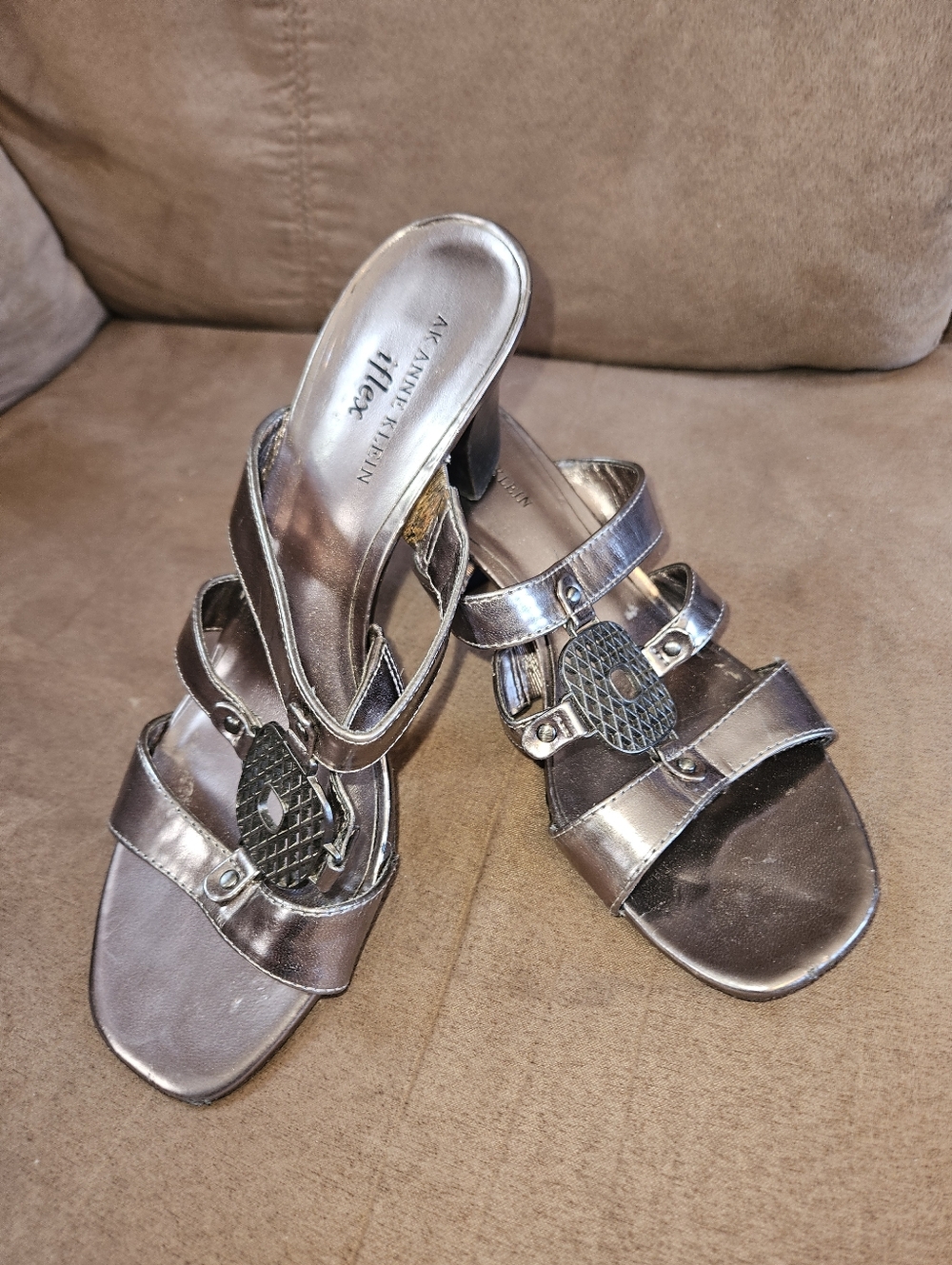 Anne Klein Sz 7 Metallic Pewter Slide Sandals